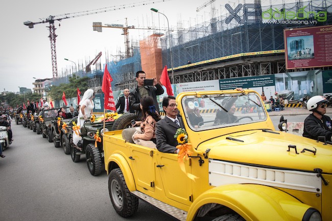 Đoàn đưa dâu hoành tráng gần 20 xe Jeep ở Hà Nội ảnh 4