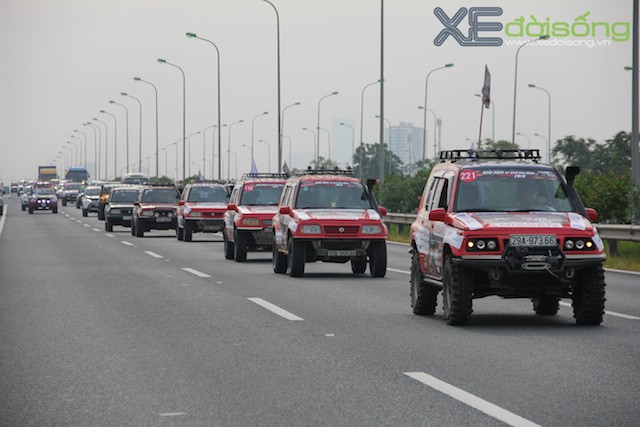 Hàng trăm xe địa hình diễu hành khai mạc VOC 2015 ảnh 1