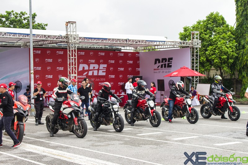 Ông Khuất Việt Hùng cùng biker Việt nâng cao kỹ năng lái môtô ảnh 6