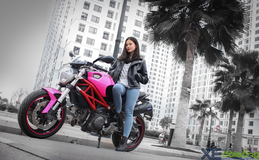 ‘Quái thú’ Ducati khoác giáp hồng của nữ biker Hà thành ảnh 1