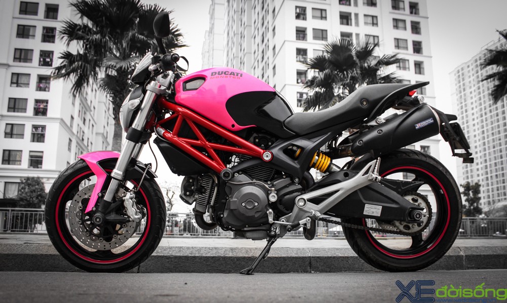 ‘Quái thú’ Ducati khoác giáp hồng của nữ biker Hà thành ảnh 4