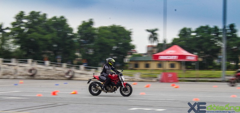 Ông Khuất Việt Hùng cùng biker Việt nâng cao kỹ năng lái môtô ảnh 10