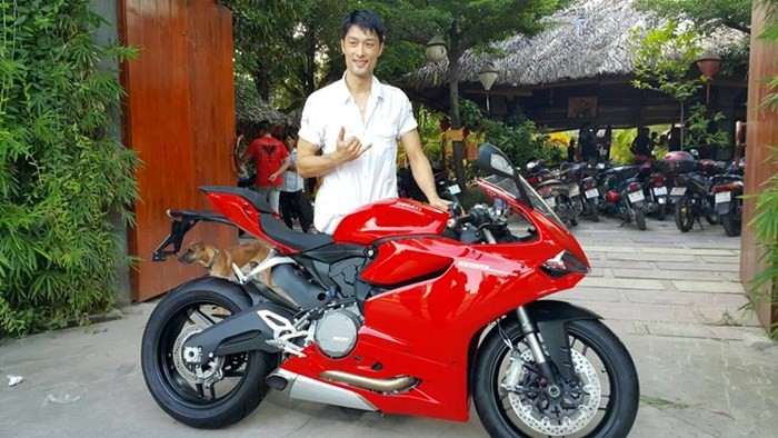 Johnny Trí Nguyễn giới thiệu về Ducati 899 Panigale tự độ ảnh 2