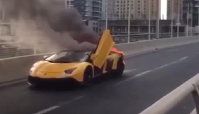Xót xa nhìn siêu xe Lamborghini cháy trơ khung ảnh 1