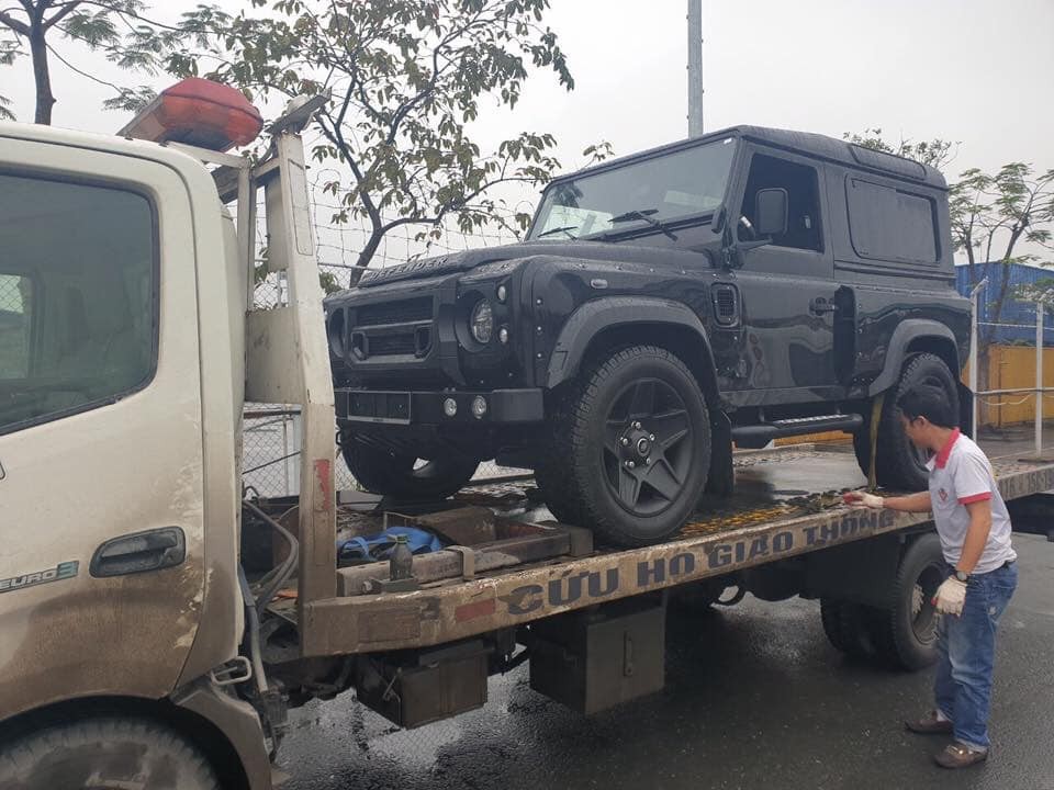 Hàng độc Land Rover Defender 3 cửa về Việt Nam trước Tết ảnh 1