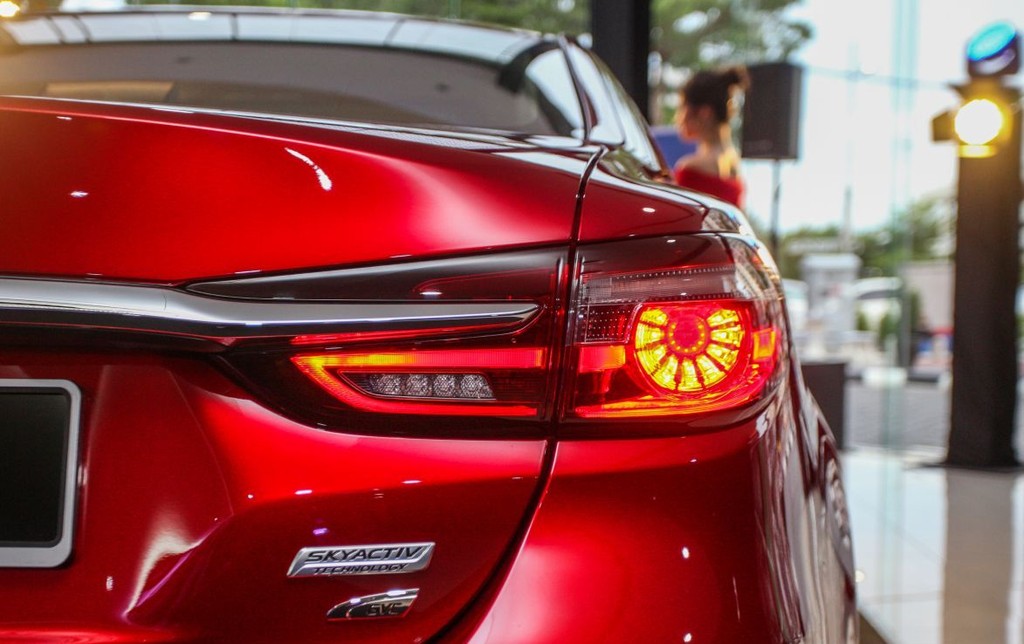 Ảnh thực tế Mazda6 2018 đẹp như thế hệ mới đã ra mắt rất gần Việt Nam ảnh 6