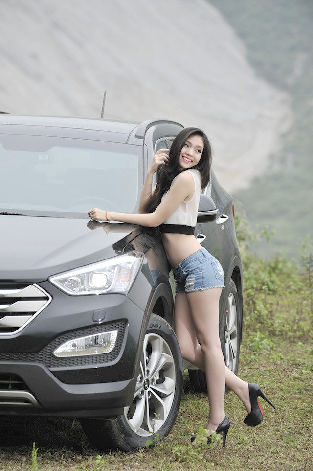 Thiếu nữ xinh đẹp bên Hyundai SantaFe 2015 trên cung đường Tây Bắc ảnh 2