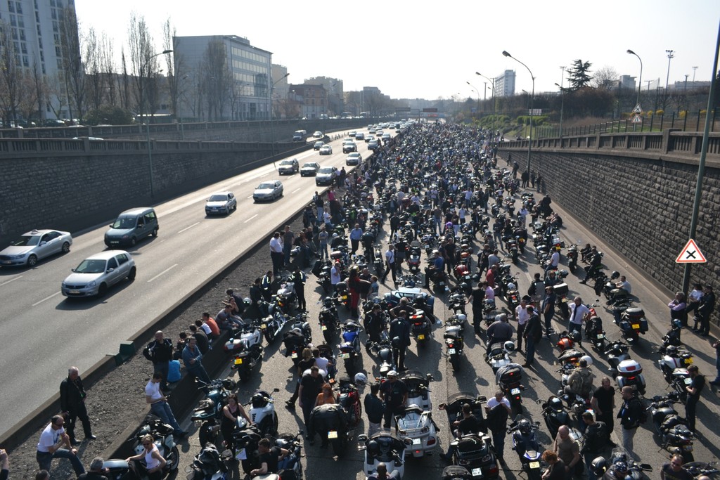 Pháp sắp biểu tình lớn chống luật cấm xe cũ ảnh 1