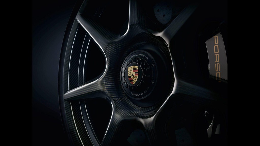Porsche tung ra bộ la-zăng carbon siêu nhẹ giá 18.000USD ảnh 1
