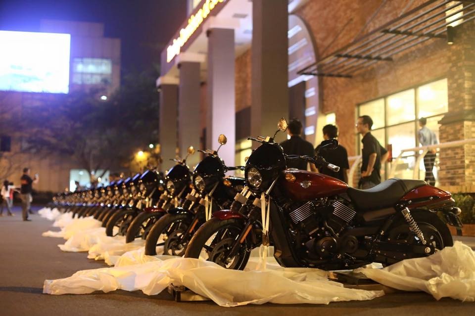Khui thùng hàng chục Harley-Davidson Street 750 về Việt Nam ảnh 1