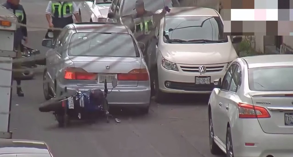 Cảnh sát đi xe máy, không có súng phải ‘bó tay’ với trộm ôtô ảnh 1