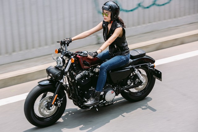 Thời trang xuống phố cùng Harley-Davidson Sportster tại Việt Nam ảnh 3