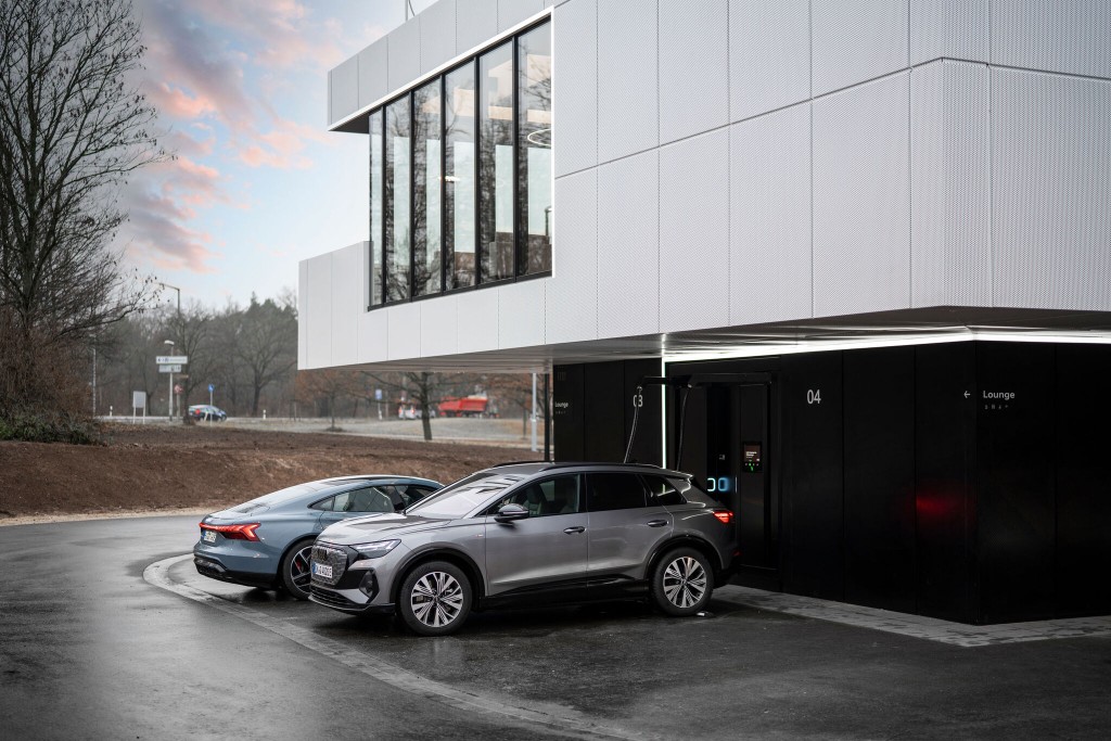 Hình mẫu Trạm sạc nhanh đô thị đầu tiên Thế giới của Audi bắt đầu hoạt động ảnh 3