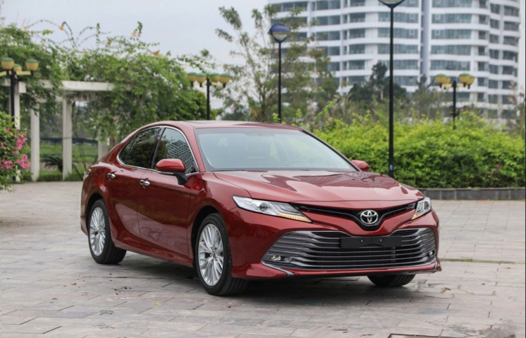 Toyota Camry 2019 thế hệ mới có giá từ 1,029 tỷ đồng tại Việt Nam ảnh 1