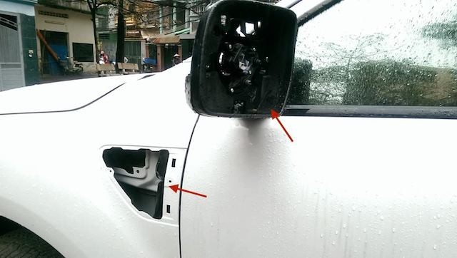 Ford Ranger bị trộm lột sạch đồ trong đêm đông rét buốt ở Hà Nội ảnh 2