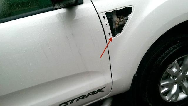 Ford Ranger bị trộm lột sạch đồ trong đêm đông rét buốt ở Hà Nội ảnh 3