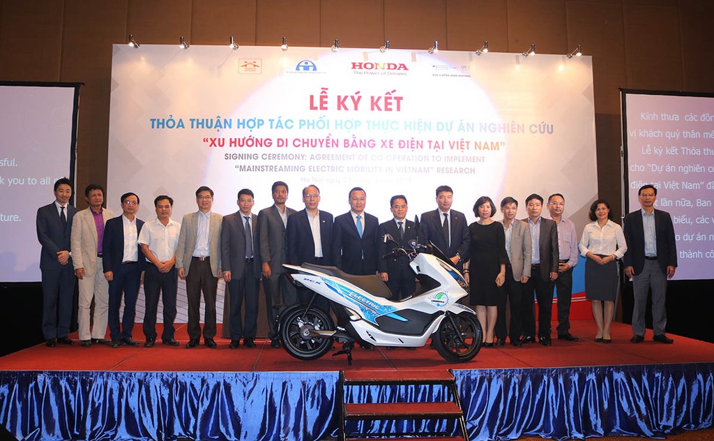 Honda Việt Nam dùng 180 xe điện PCX ELECTRIC để nghiên cứu đánh giá khả năng sử dụng xe mô tô điện ở nước ta ảnh 1