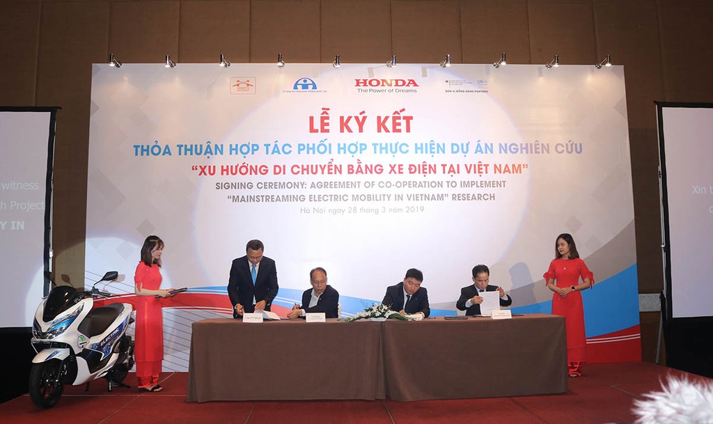 Honda Việt Nam dùng 180 xe điện PCX ELECTRIC để nghiên cứu đánh giá khả năng sử dụng xe mô tô điện ở nước ta ảnh 3
