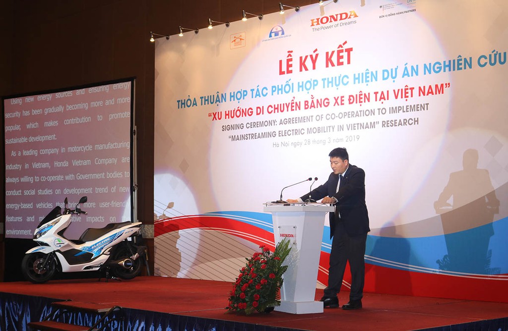 Honda Việt Nam dùng 180 xe điện PCX ELECTRIC để nghiên cứu đánh giá khả năng sử dụng xe mô tô điện ở nước ta ảnh 4