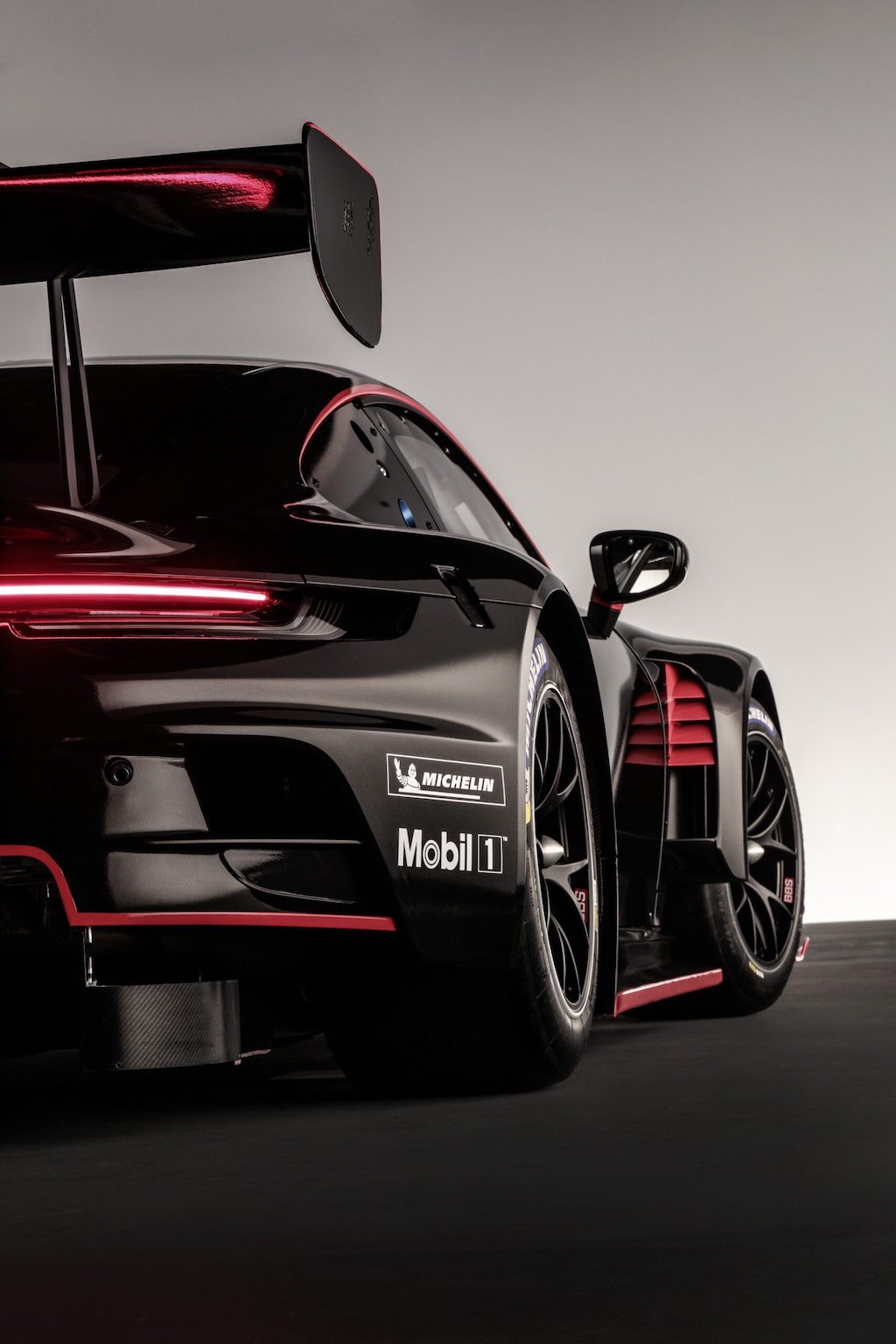 Là xe đua nhưng Porsche 911 GT3 R thế hệ mới nhất lại không được thiết kế để... chạy nhanh! ảnh 5