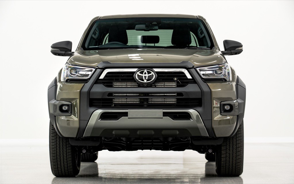 Cạnh tranh Ford Ranger Wildtrak, bán tải Toyota Hilux “nổi loạn” với phiên bản Rouge bổ sung một trang bị an toàn đáng giá ảnh 2