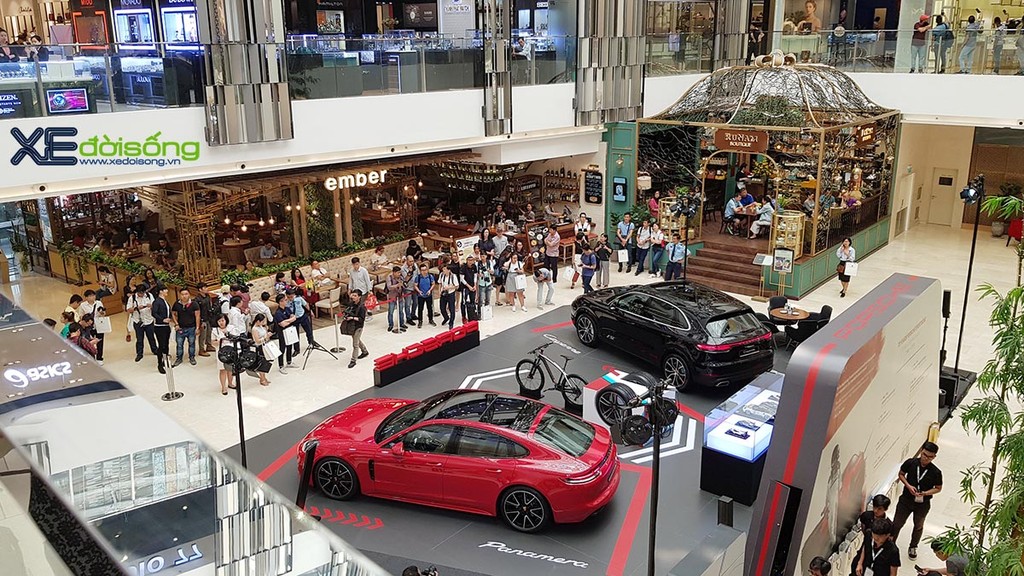 Porsche Việt Nam trưng bày Panamera và Cayenne mới tại Saigon Centre ảnh 4
