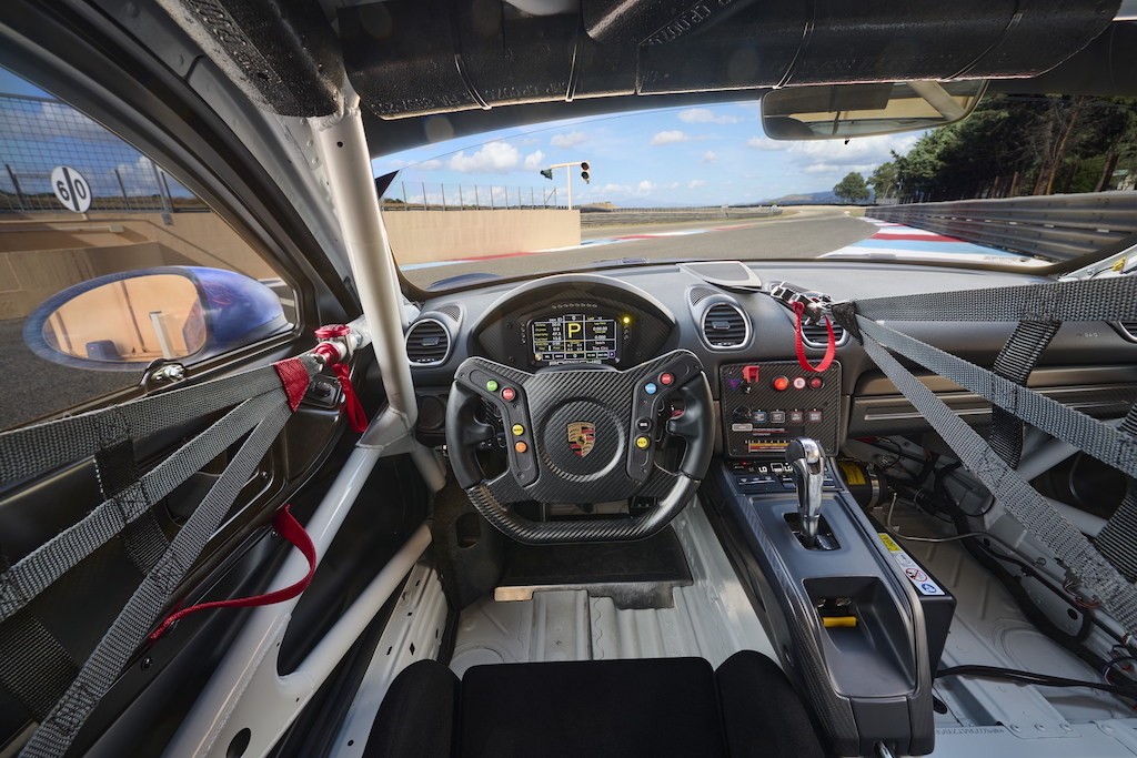 Những tưởng 718 Cayman GT4 RS đã “khủng” nhất nhà Cayman, nhưng Porsche còn có bản Clubsport với hiệu năng cao hơn nữa ảnh 6