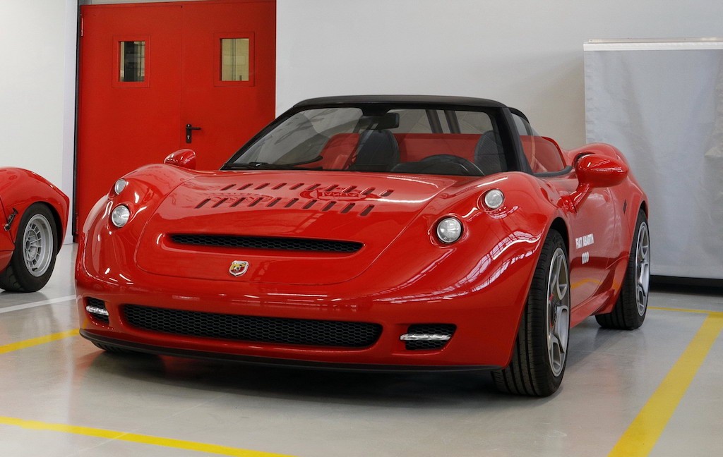 Bán “ế chỏng chơ”, xe thể thao Ý nhà Alfa Romeo “hiến xác” cho mui trần độc bản của Abarth ảnh 5