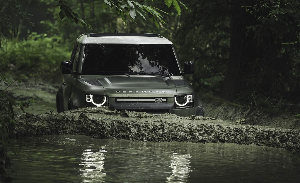 Khi Sài Gòn mưa lớn ngập nặng, Land Rover Defender mới là chiếc xe đáng mơ ước ảnh 17