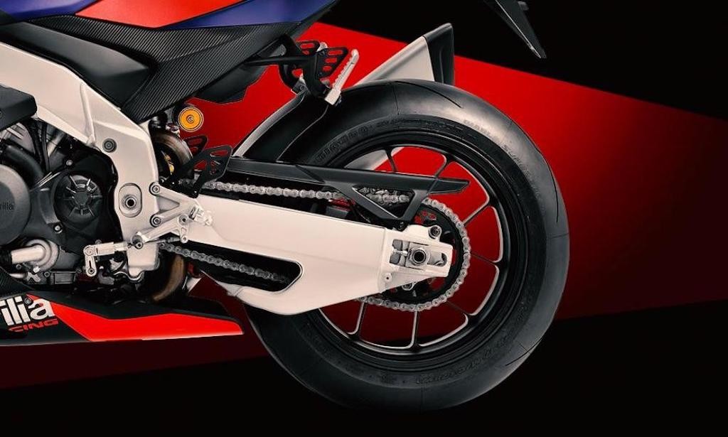 Chuyện ngược đời chính thức xảy ra ở Aprilia: superbike “khủng” nhất RSV4 lại đi lấy thiết kế từ dòng giá rẻ ảnh 3