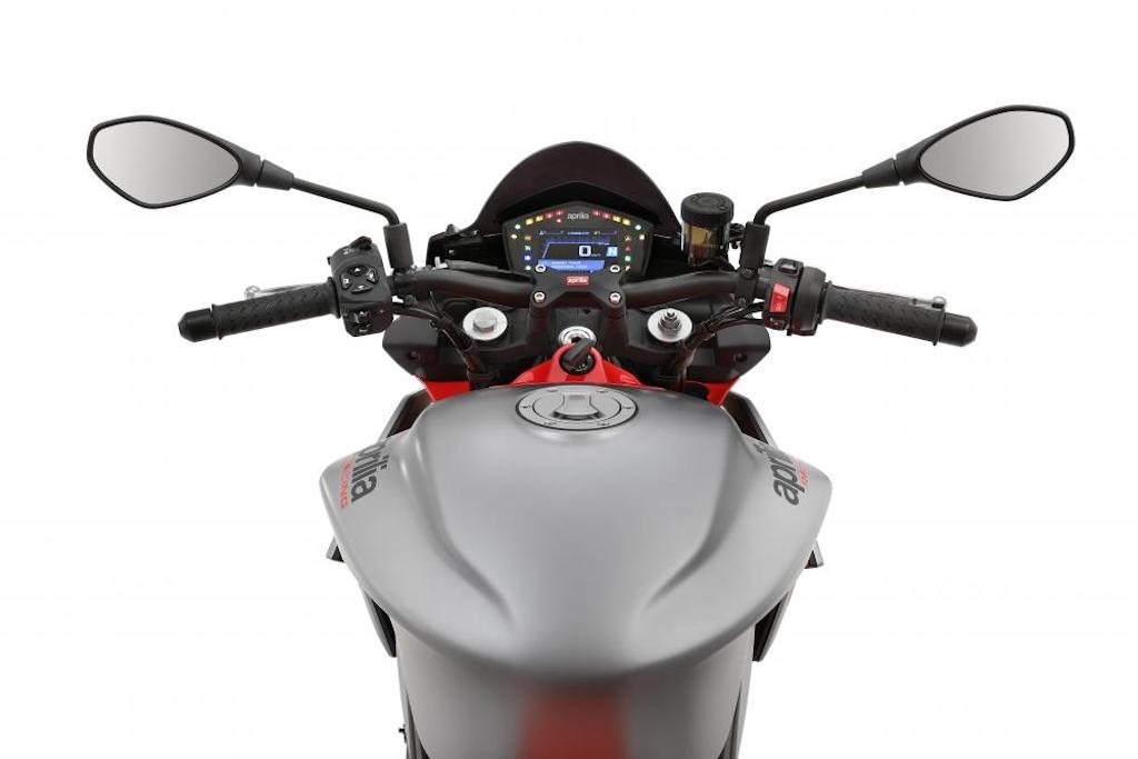 Phân khúc naked bike hạng trung lại càng “hot” hơn với Aprilia Tuono 660, “hy sinh” lượng xi-lanh để đổi thiết kế cao cấp ảnh 6