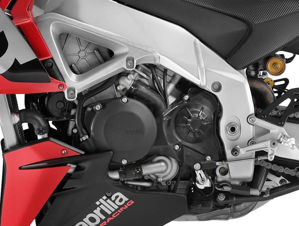 Aprilia trở lại cuộc chiến siêu naked bike, quyết “hạ bệ” Ducati Streetfighter V4 bằng Tuono 2021 ảnh 4