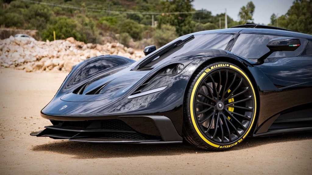 Sau khi “mổ xẻ” loạt Ferrari và Lamborghini, công ty này lại vay mượn nền tảng Chevrolet Corvette để tạo ra siêu xe mới ảnh 7