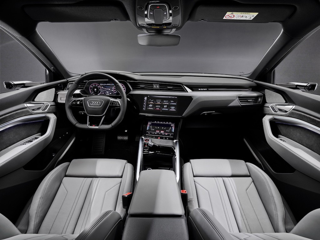 Chuyển sang xe điện, Audi vẫn không quên truyền thống hiệu năng cao với cặp đôi E-Tron S ảnh 12