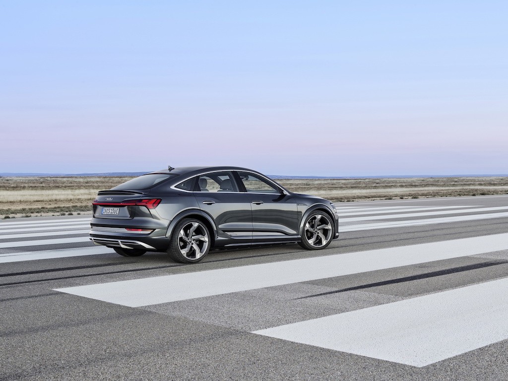 Chuyển sang xe điện, Audi vẫn không quên truyền thống hiệu năng cao với cặp đôi E-Tron S ảnh 16