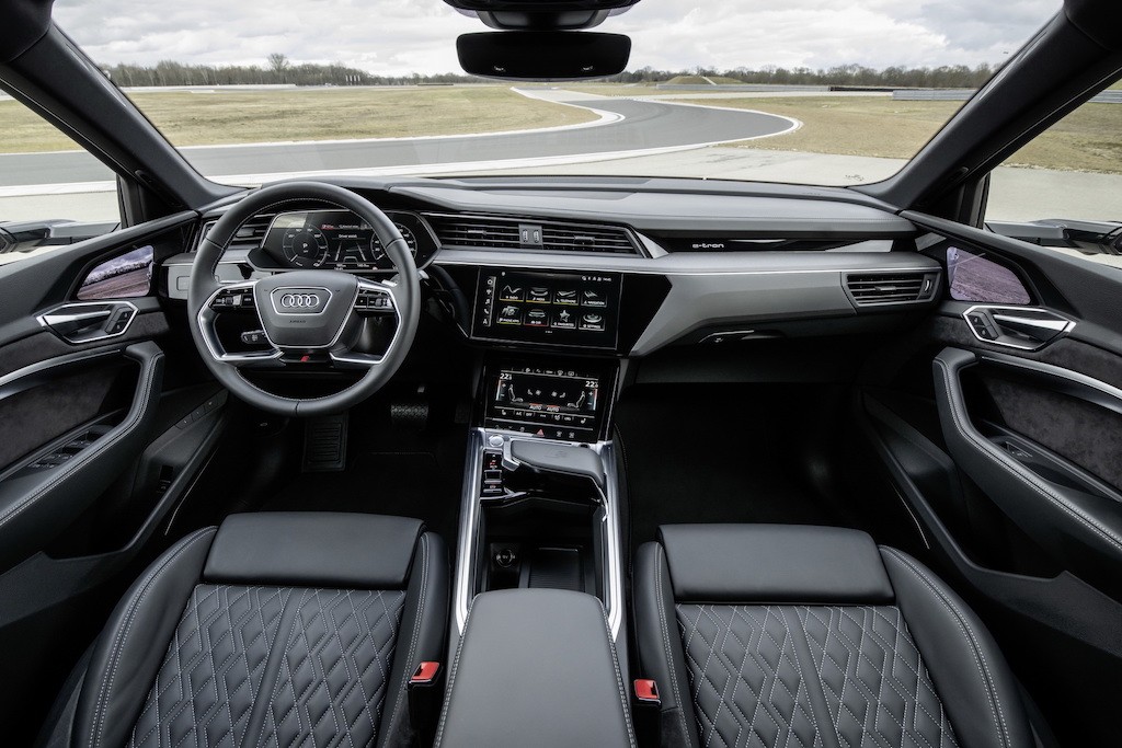 Chuyển sang xe điện, Audi vẫn không quên truyền thống hiệu năng cao với cặp đôi E-Tron S ảnh 5