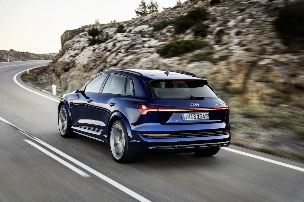 Chuyển sang xe điện, Audi vẫn không quên truyền thống hiệu năng cao với cặp đôi E-Tron S ảnh 9