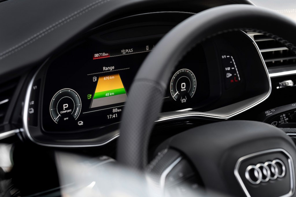 Thêm động cơ điện cắm sạc ngoài, SUV cao cấp nhất nhà Audi sẽ được “mở khoá” những khả năng gì? ảnh 6
