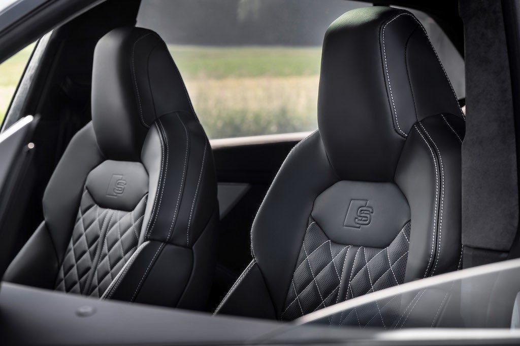 Thêm động cơ điện cắm sạc ngoài, SUV cao cấp nhất nhà Audi sẽ được “mở khoá” những khả năng gì? ảnh 8