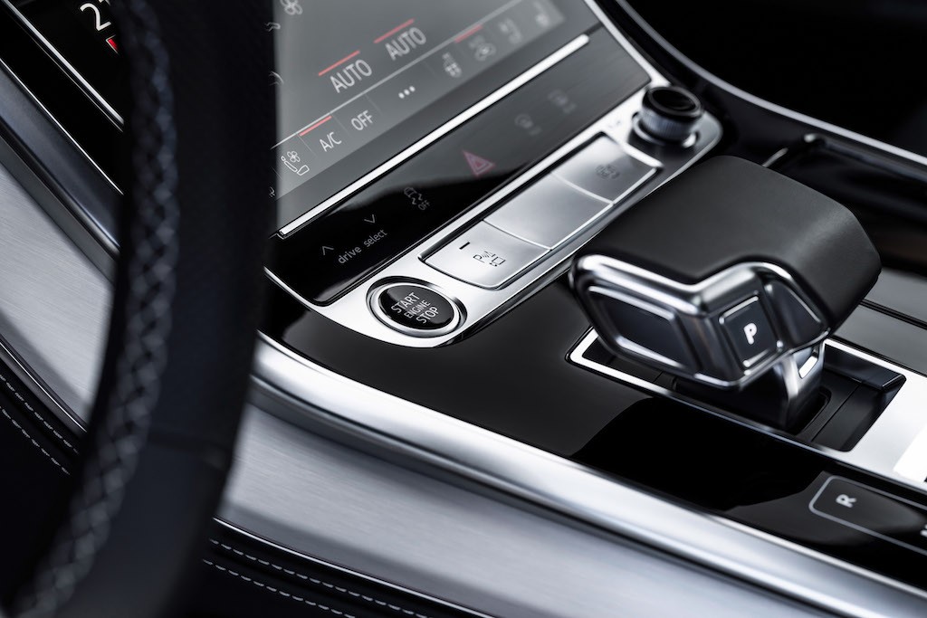 Thêm động cơ điện cắm sạc ngoài, SUV cao cấp nhất nhà Audi sẽ được “mở khoá” những khả năng gì? ảnh 9