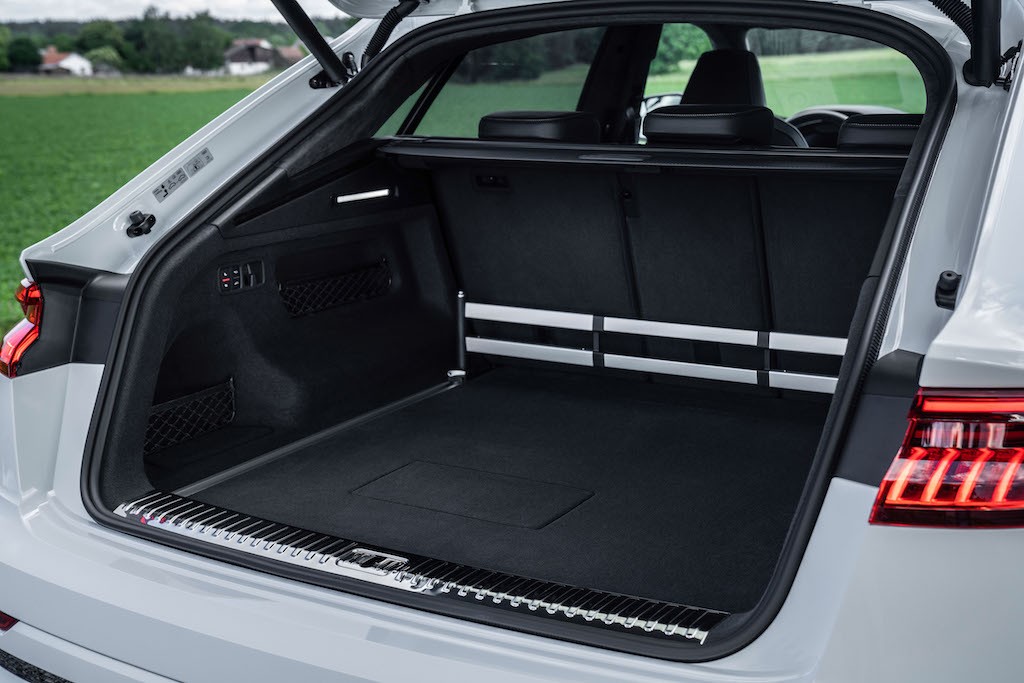 Thêm động cơ điện cắm sạc ngoài, SUV cao cấp nhất nhà Audi sẽ được “mở khoá” những khả năng gì? ảnh 11