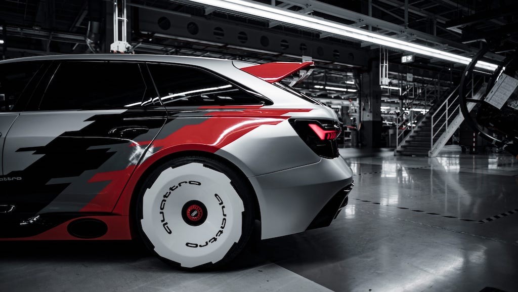 Người mê Audi “mừng rơn” khi thấy một biểu tượng đường đua hồi sinh với RS 6 Avant ảnh 4