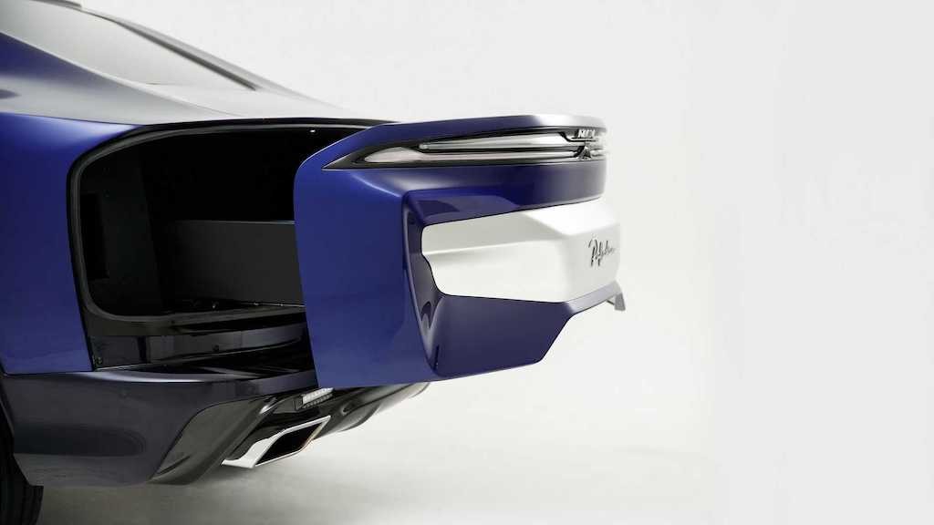 Nhìn ngỡ Rolls-Royce “chuyển ngạch” sang làm bán tải, hoá ra là hãng xe siêu sang làm sedan dựa trên Ram 1500 ảnh 3