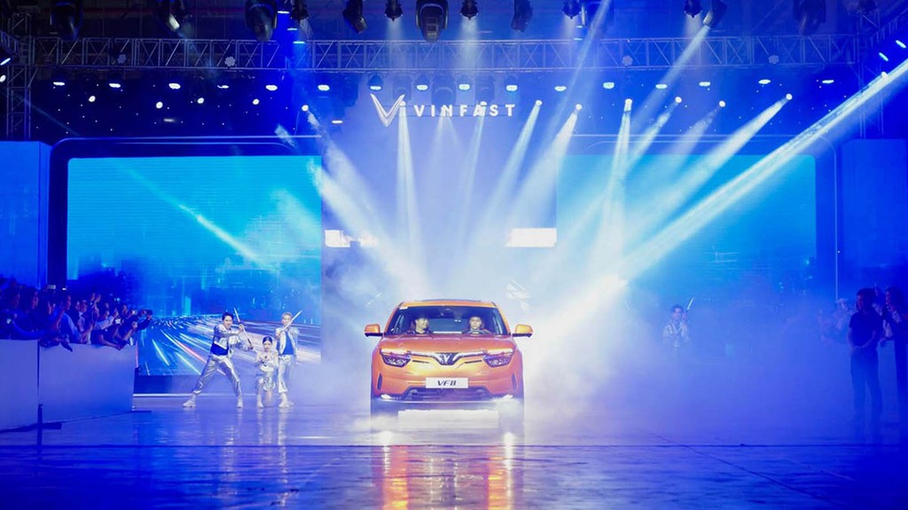 VinFast bàn giao xe điện VF 8, bước ngoặt mới của ngành công nghiệp ô tô Việt Nam ảnh 2