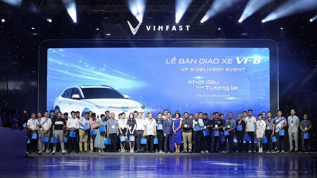 VinFast bàn giao xe điện VF 8, bước ngoặt mới của ngành công nghiệp ô tô Việt Nam ảnh 3