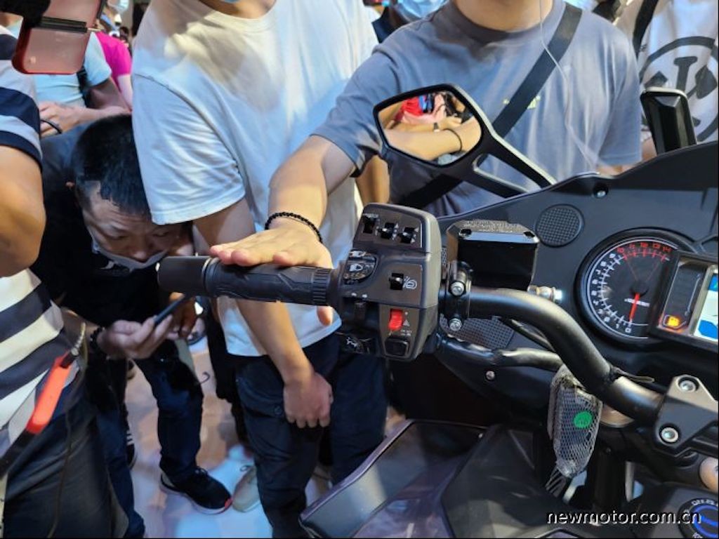 Diện kiến mô tô “khủng” nhất trong lịch sử Benelli, tham vọng cạnh tranh với “salon bay” Honda Goldwing ảnh 10
