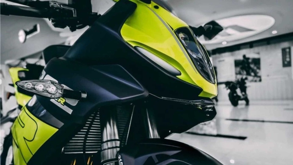Diện kiến sportbike Benelli 302R 2021: ngoại hình hiện đại, trọng lượng nhẹ hơn, động cơ yếu hơn ảnh 1