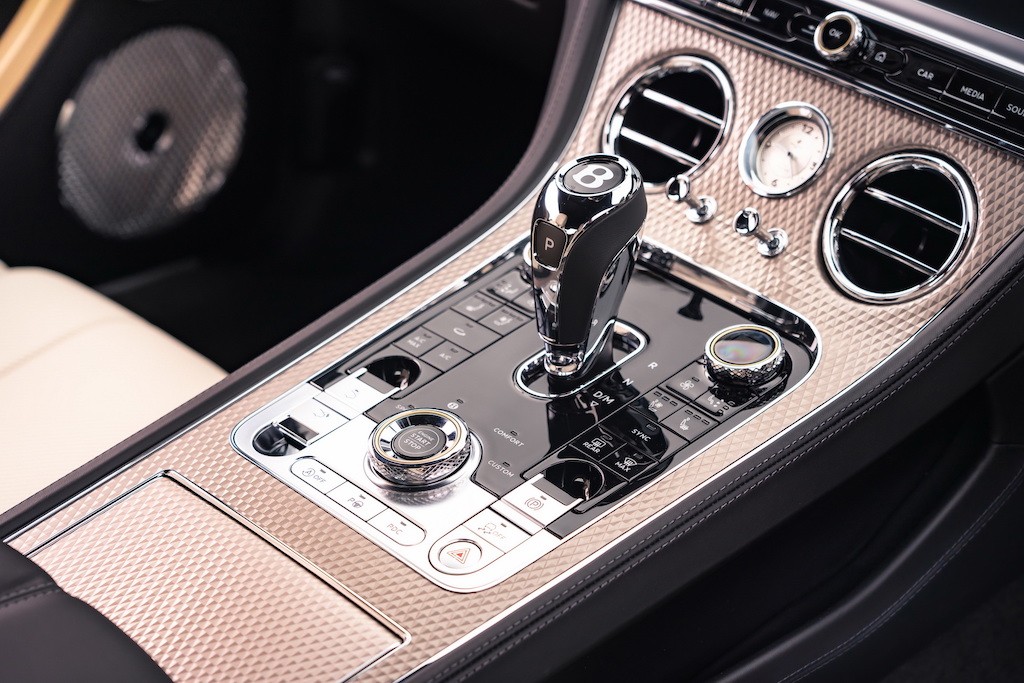Coupe đỉnh cao sang trọng của Bentley ngập tràn trong những tiểu tiết lấy cảm hứng từ kim cương ảnh 7