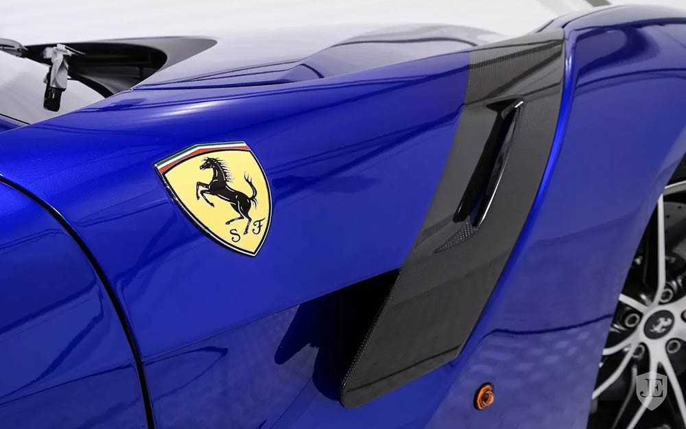 Siêu xe Ferrari F12tdf Electric Blue bị “thổi” giá đắt gấp đôi ảnh 10