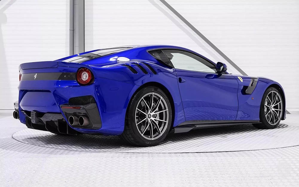 Siêu xe Ferrari F12tdf Electric Blue bị “thổi” giá đắt gấp đôi ảnh 4